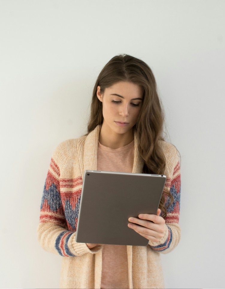 Mujer con tablet